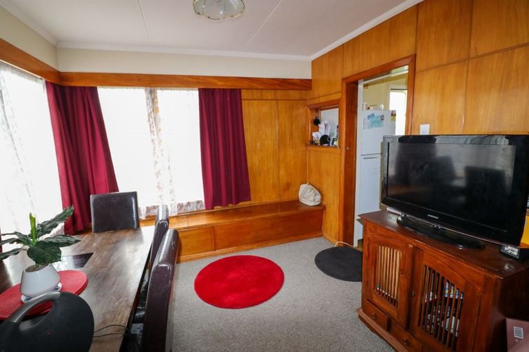 Photo of property in 1 Albert Street, Dannevirke, 4930