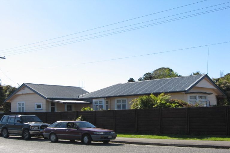 Photo of property in 19 Wakefield Street, Westport, 7825