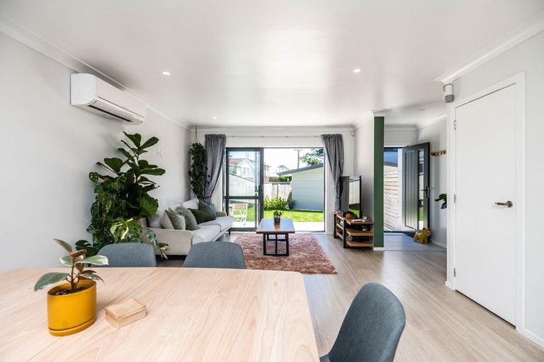 Photo of property in 41 Brindle Way, Newlands, Wellington, 6037