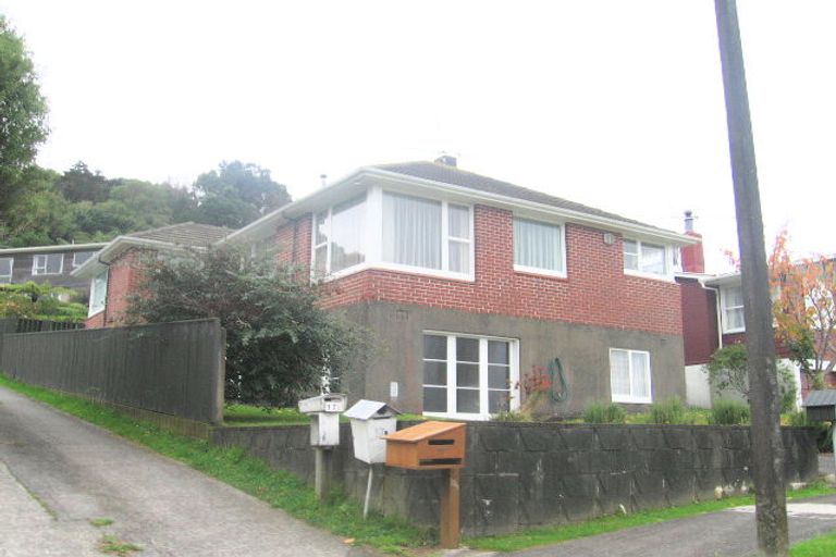 Photo of property in 21 Magnolia Grove, Maungaraki, Lower Hutt, 5010