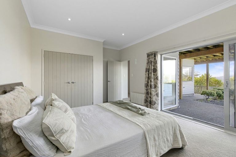 Photo of property in 34 Arahiwi Grove, Tirohanga, Lower Hutt, 5010