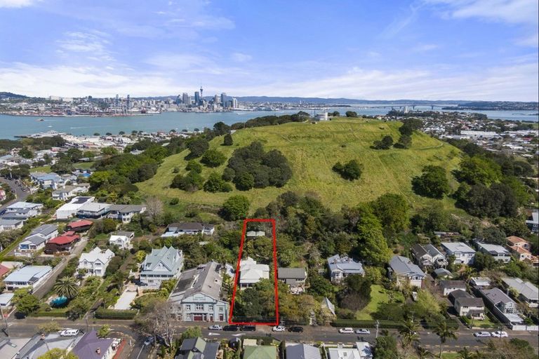 Photo of property in 51 Church Street, Devonport, Auckland, 0624