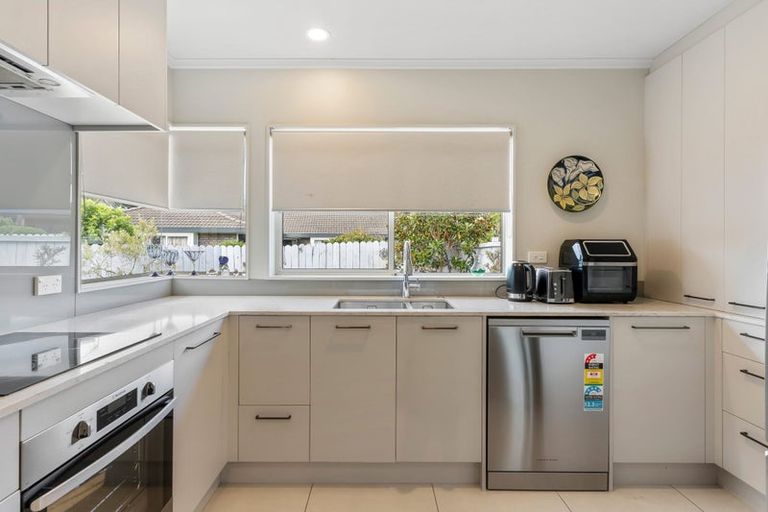 Photo of property in 1/20 Solana Court, Botany Downs, Auckland, 2010