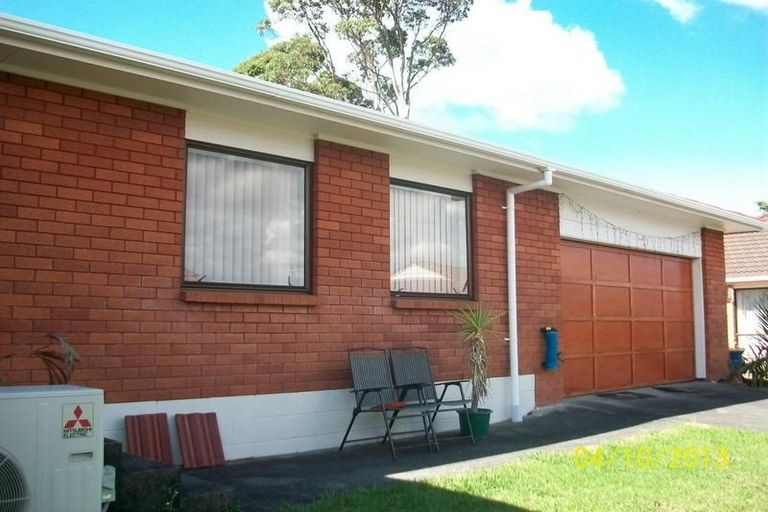 Photo of property in 6 Bosnyak Drive, Te Atatu South, Auckland, 0610