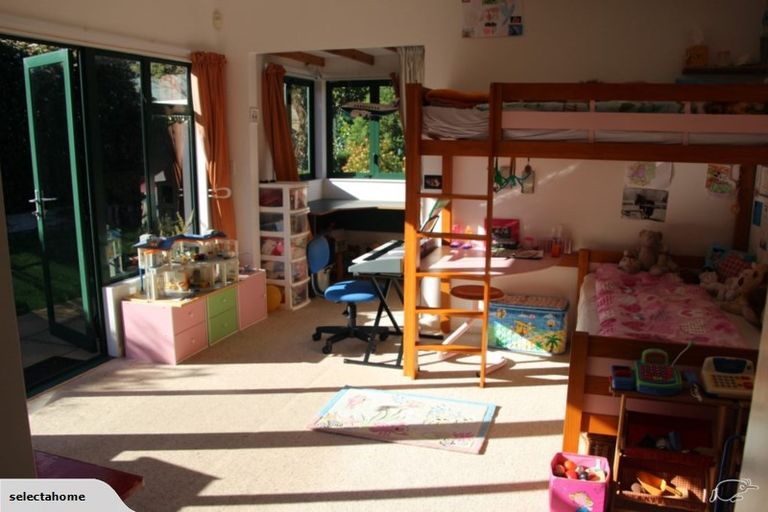 Photo of property in 12 Maire Street, Eastbourne, Lower Hutt, 5013