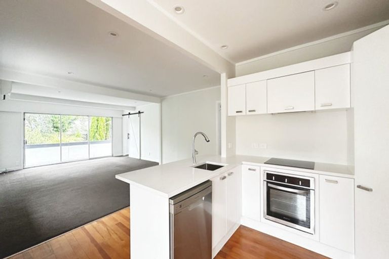 Photo of property in 1/17 Lyons Avenue, Murrays Bay, Auckland, 0630