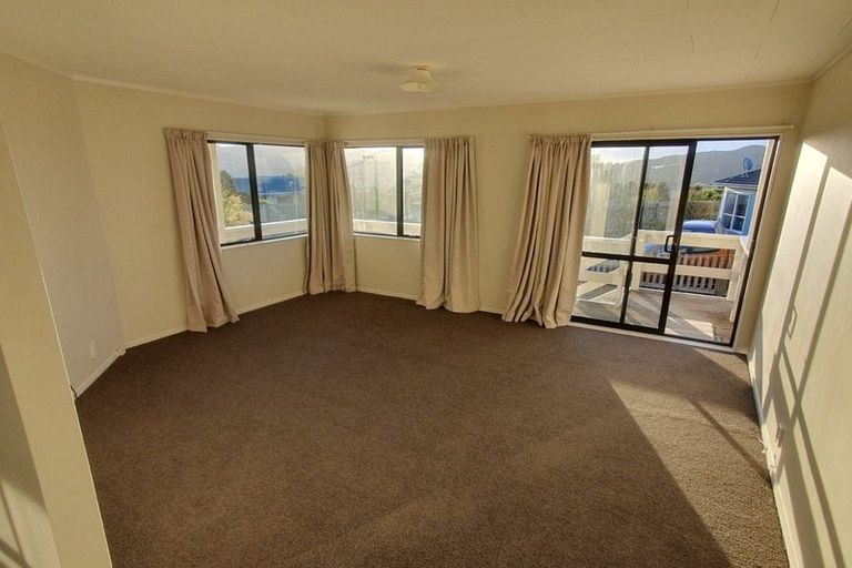 Photo of property in 8 Mayaro Crescent, Grenada Village, Wellington, 6037