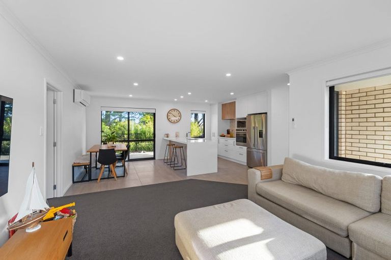 Photo of property in 6 Tarara Lane, Kumeu, 0810