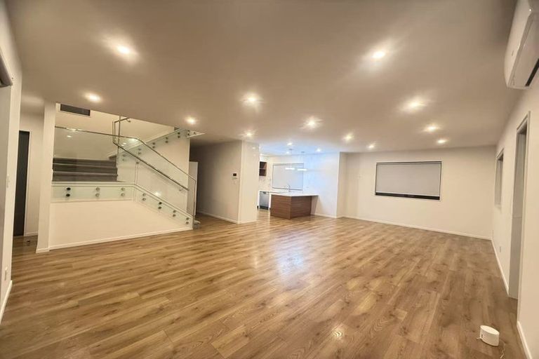 Photo of property in 142a Luckens Road, West Harbour, Auckland, 0618