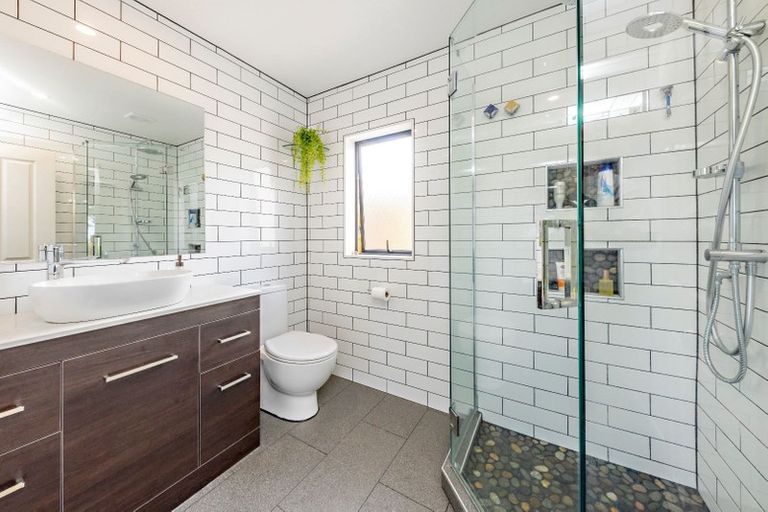 Photo of property in 9 Nicholas Gibbons Drive, Clendon Park, Auckland, 2103