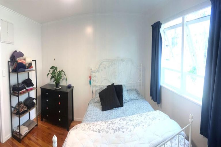 Photo of property in 33 Turakina Street, Merrilands, New Plymouth, 4312