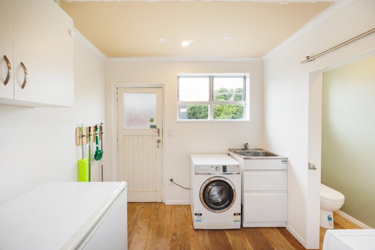 Photo of property in 10 Westhaven Grove, Takaro, Palmerston North, 4412