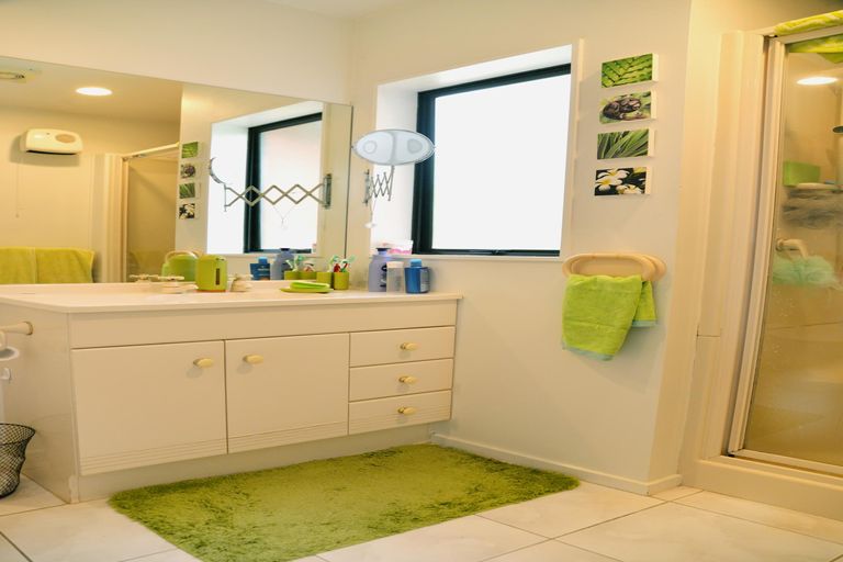 Photo of property in 2/11 Pat O'connor Place, Manurewa, Auckland, 2105