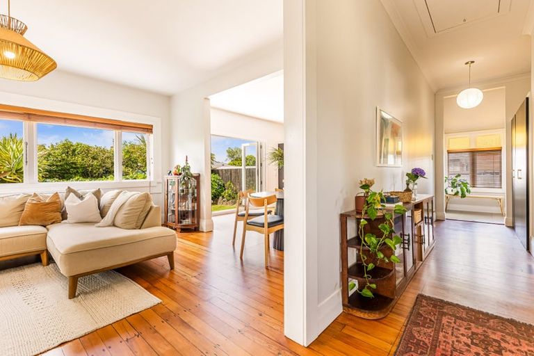 Photo of property in 1/5 Kotuku Street, Te Atatu Peninsula, Auckland, 0610