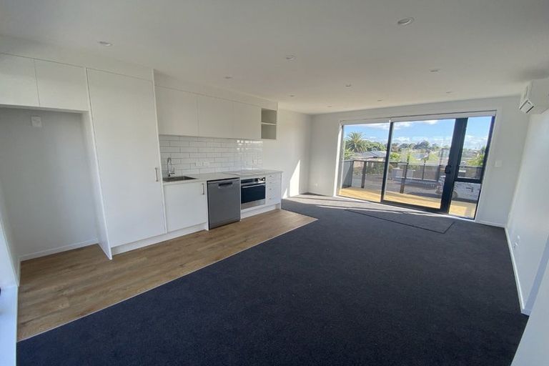 Photo of property in 4/1 Fruitvale Road, New Lynn, Auckland, 0600