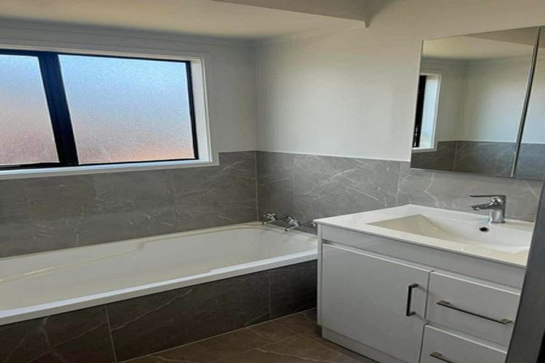 Photo of property in 2/107 Moore Street, Howick, Auckland, 2014