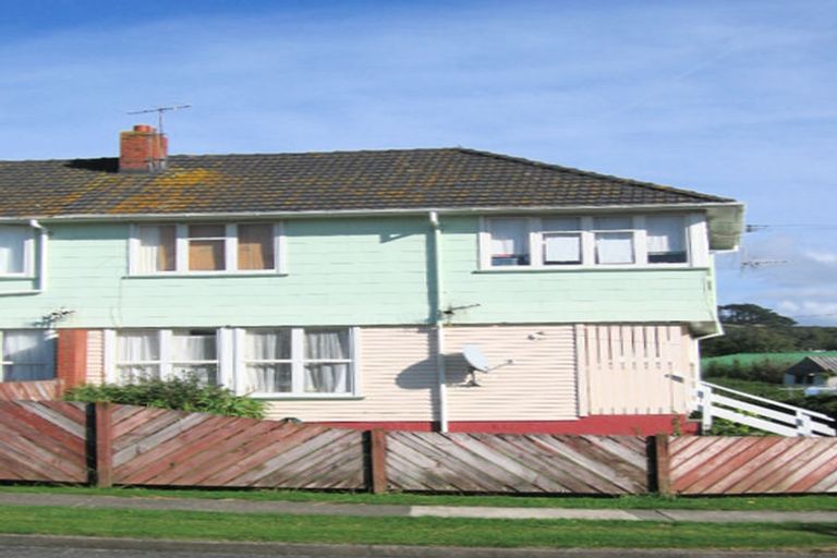 Photo of property in 8-10 Leicester Street, Cannons Creek, Porirua, 5024