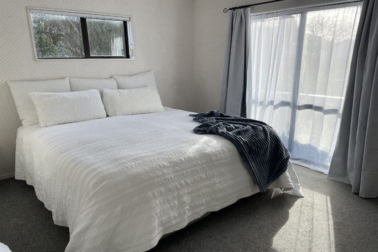 Photo of property in 32a Aquarius Drive, Kawaha Point, Rotorua, 3010