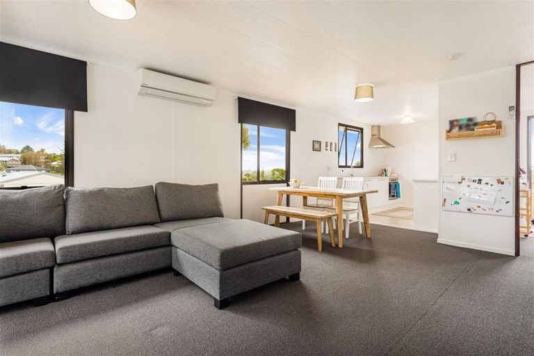 Photo of property in 3 Maywood Crescent, Glen Eden, Auckland, 0602