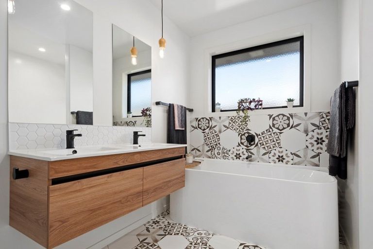 Photo of property in 28 Piata Street, Papamoa Beach, Papamoa, 3118