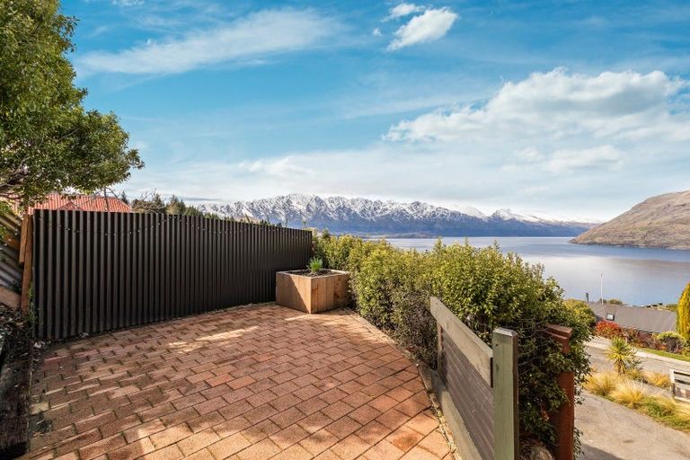 Photo of property in 60b Wynyard Crescent, Fernhill, Queenstown, 9300