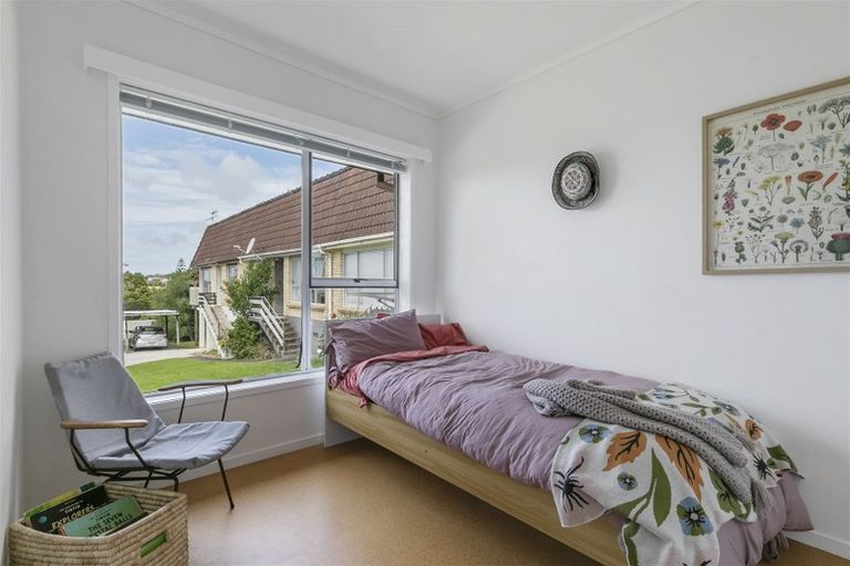 Photo of property in 1/137 Rangatira Road, Beach Haven, Auckland, 0626