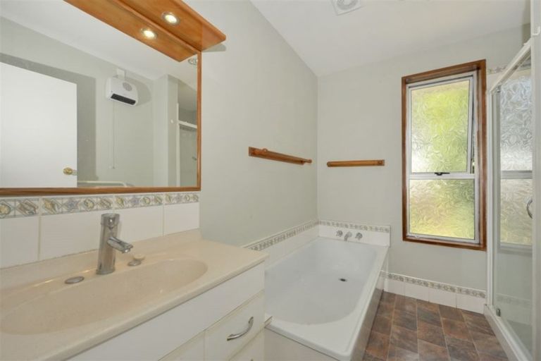 Photo of property in 16 Mckellar Place, Hornby, Christchurch, 8042