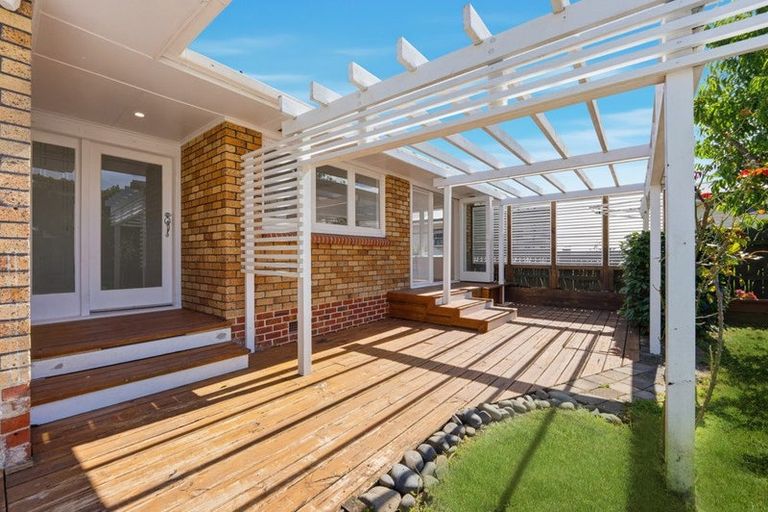 Photo of property in 1/35 Bradbury Road, Botany Downs, Auckland, 2010