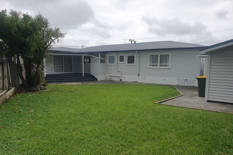 Photo of property in 99 Tiroroa Avenue, Te Atatu South, Auckland, 0610