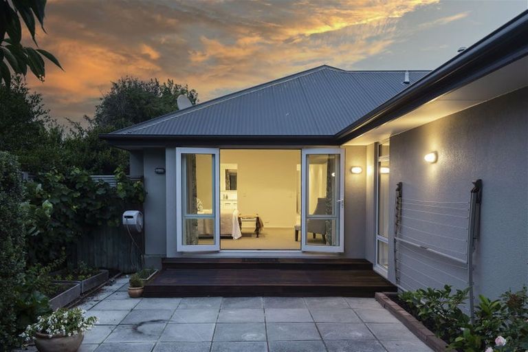 Photo of property in 72 Memorial Avenue, Ilam, Christchurch, 8053