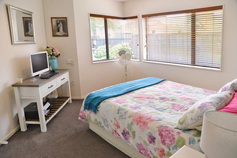Photo of property in 2/11 Pat O'connor Place, Manurewa, Auckland, 2105