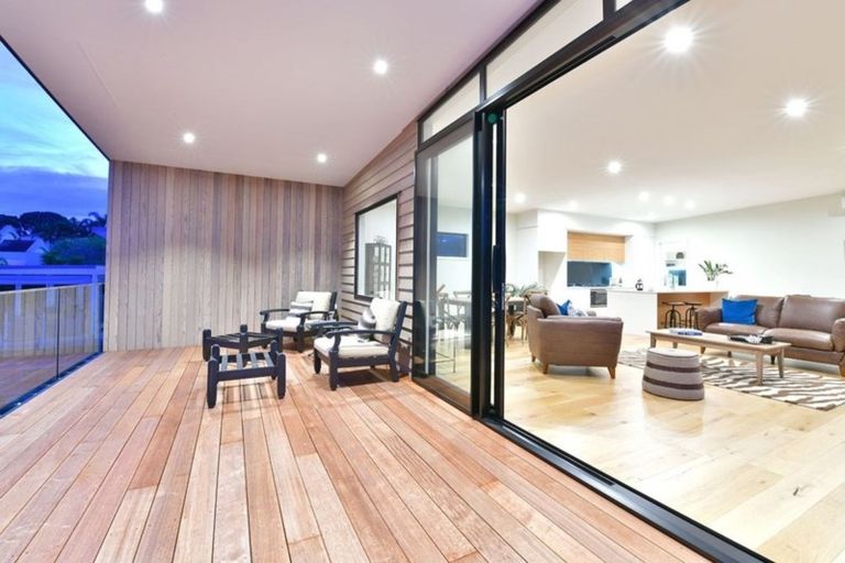 Photo of property in 1043 Whangaparaoa Road, Tindalls Beach, Whangaparaoa, 0930