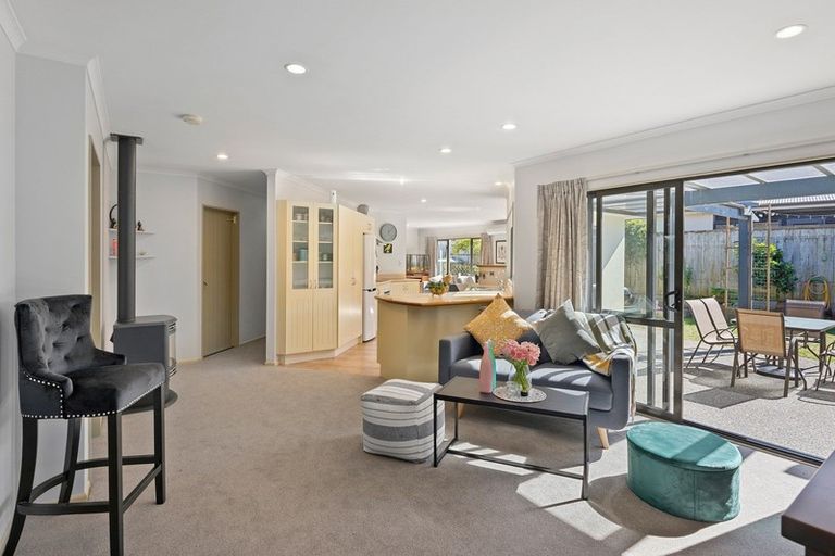 Photo of property in 7 Quadrant Heights, Paraparaumu, 5032