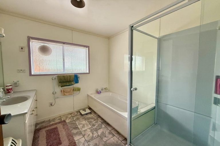 Photo of property in 8 Kowhai Road, Campbells Bay, Auckland, 0630