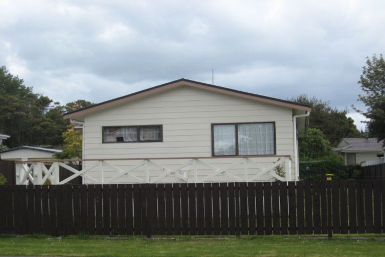 Photo of property in 14 Mon Desir Place, Manurewa, Auckland, 2102