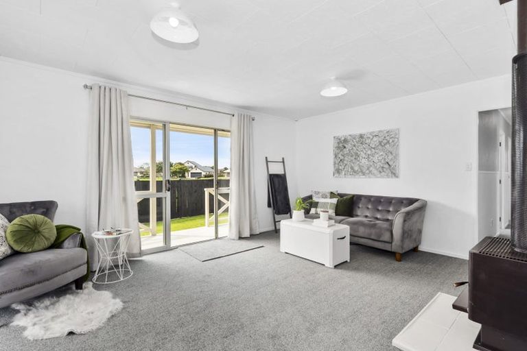 Photo of property in 24 Garland Drive, St Andrews, Hamilton, 3200