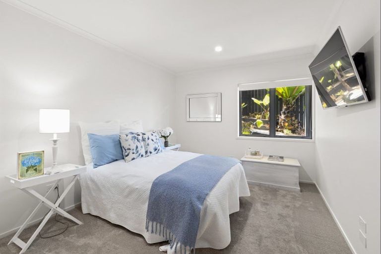 Photo of property in 33 The Ritz, Orewa, 0931