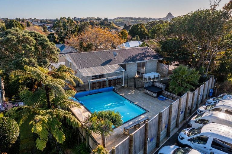 Photo of property in 219a Tukapa Street, Westown, New Plymouth, 4310