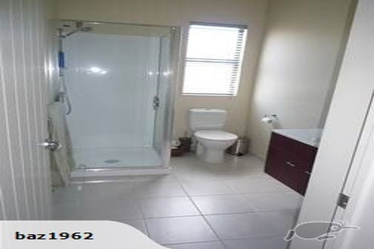 Photo of property in 1/40 Scarlet Oak Drive, Schnapper Rock, Auckland, 0632