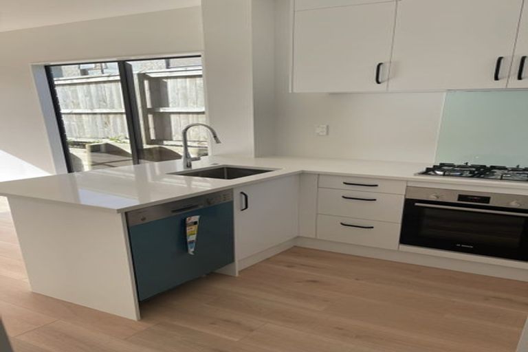 Photo of property in 4/62 Highland Drive, Highland Park, Auckland, 2010