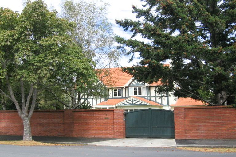 Photo of property in 4 Golf Road, Heretaunga, Upper Hutt, 5018