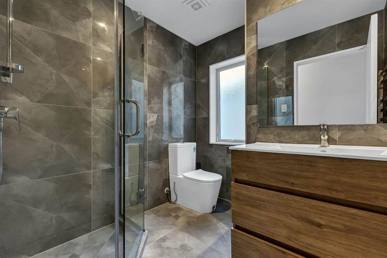 Photo of property in 5 Tahingamanu Road, Hobsonville, Auckland, 0616