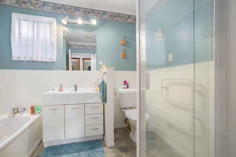 Photo of property in 88 Glendene Avenue, Glendene, Auckland, 0602