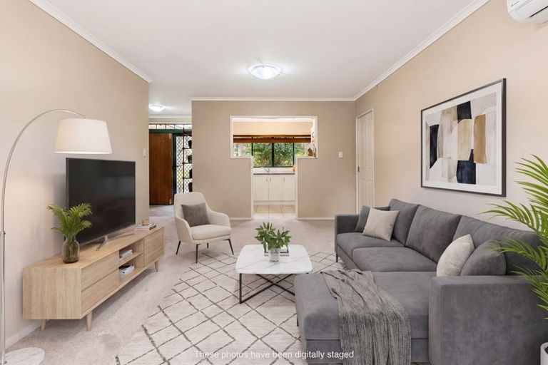 Photo of property in 4 Craiburn Street, Ranui, Auckland, 0612