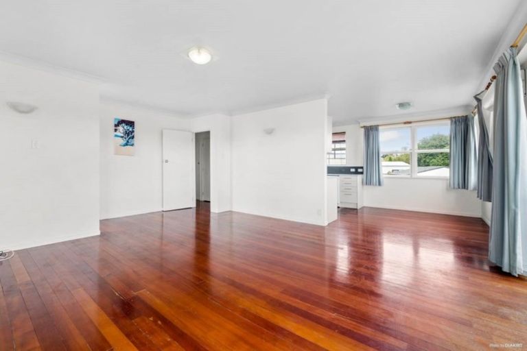 Photo of property in 1/45 Velma Road, Hillcrest, Auckland, 0627