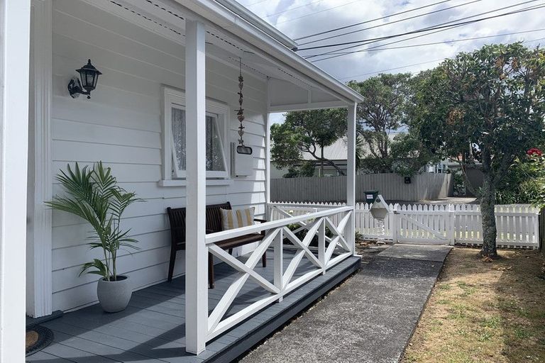 Photo of property in 20 Vincent Road, Northcote Point, Auckland, 0627