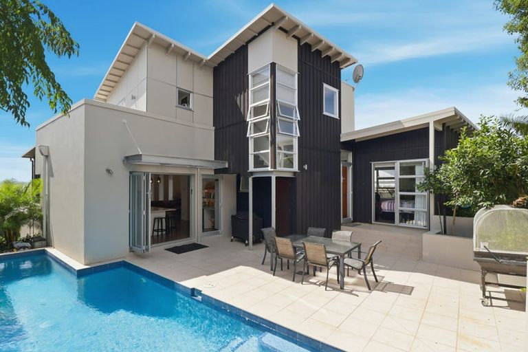 Photo of property in 70 St Michaels Avenue, Point Chevalier, Auckland, 1022