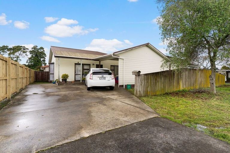 Photo of property in 1 Riverpark Crescent, Henderson, Auckland, 0610
