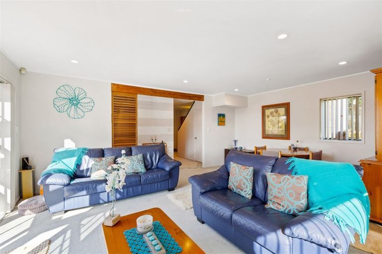 Photo of property in 11/485 Don Buck Road, Massey, Auckland, 0614