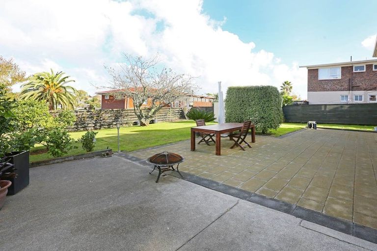Photo of property in 14a Bridge Avenue, Te Atatu South, Auckland, 0610